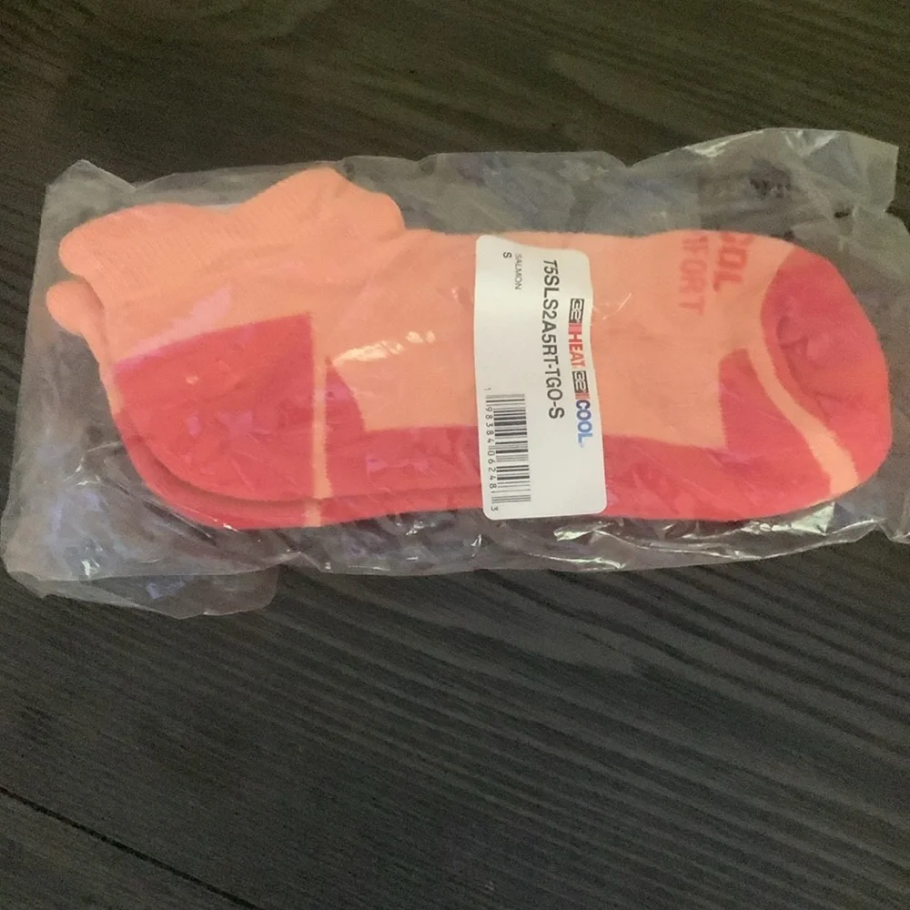 32 degrees salmon new in bag Comfortable Pink Ankle Socks small 711